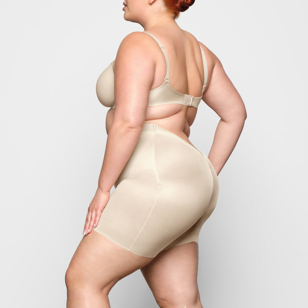 Skims BARELY THERE LOW BACK Korte Broek Bruin | SCW-903652