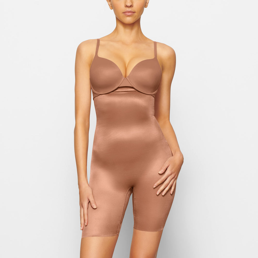 Skims BARELY THERE MID THIGH Korte Broek Abrikoos | MXC-847152