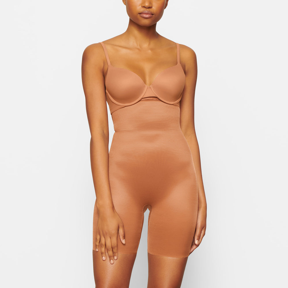 Skims BARELY THERE MID THIGH Korte Broek Abrikoos | UGX-628594