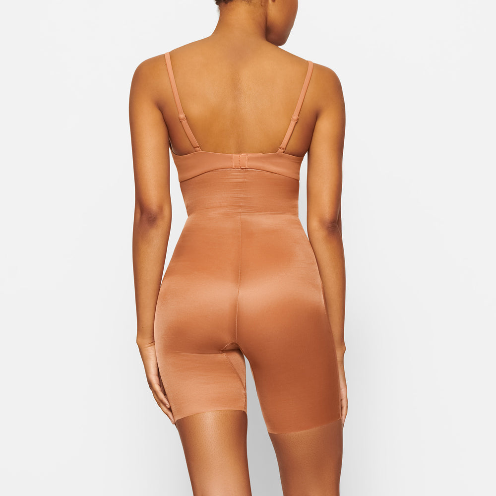 Skims BARELY THERE MID THIGH Korte Broek Abrikoos | UGX-628594
