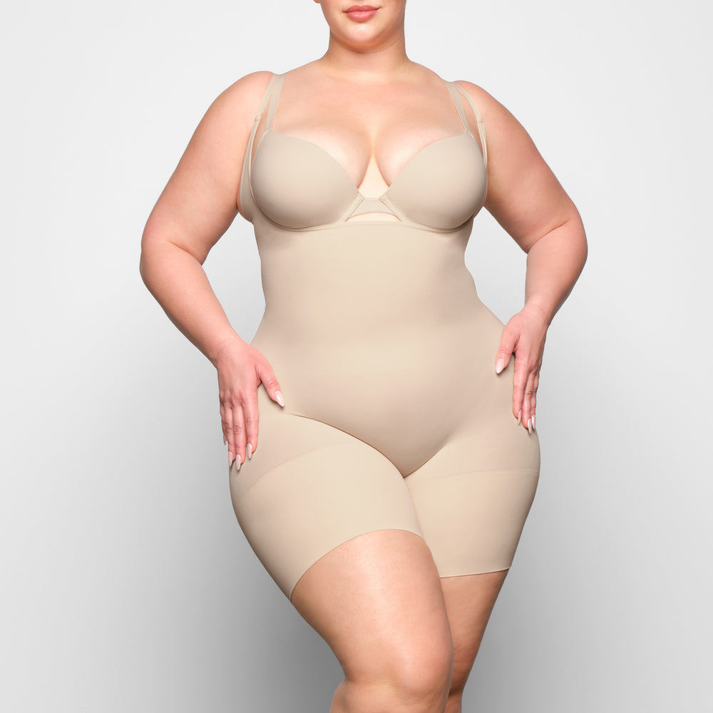 Skims BUTT ENHANCING Open Bust Bodysuit Bruin | BLJ-490587