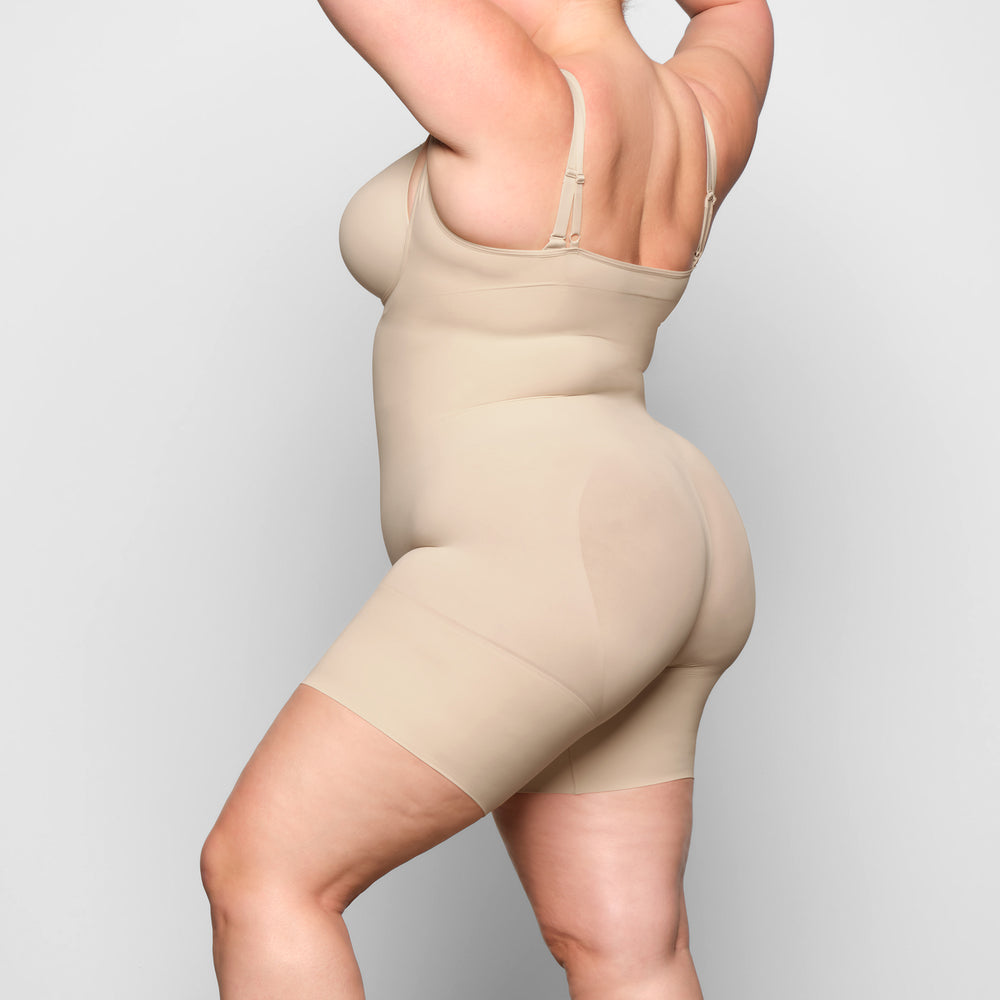 Skims BUTT ENHANCING Open Bust Bodysuit Bruin | BLJ-490587