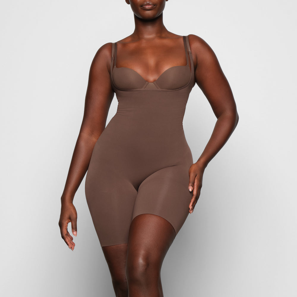 Skims BUTT ENHANCING Open Bust Bodysuit Abrikoos | HQN-861720