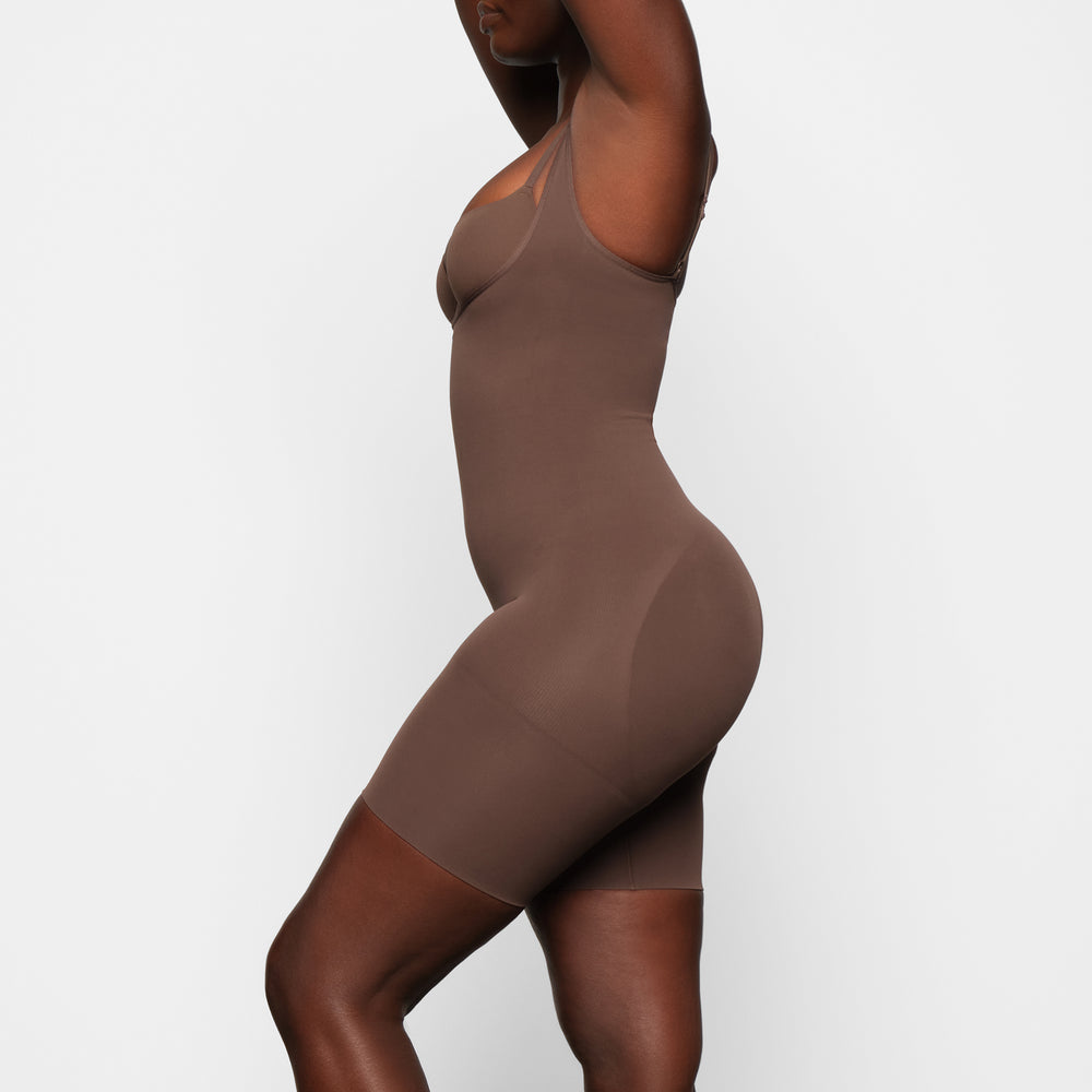 Skims BUTT ENHANCING Open Bust Bodysuit Abrikoos | HQN-861720