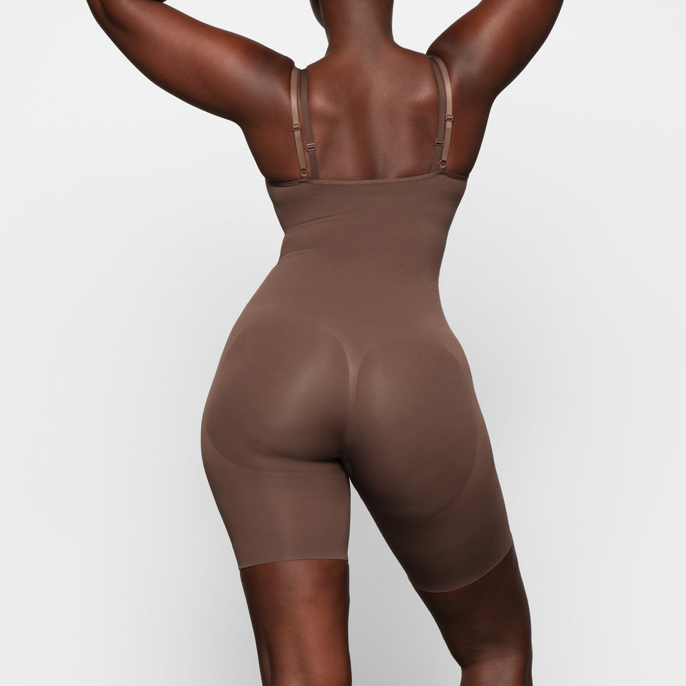 Skims BUTT ENHANCING Open Bust Bodysuit Abrikoos | HQN-861720