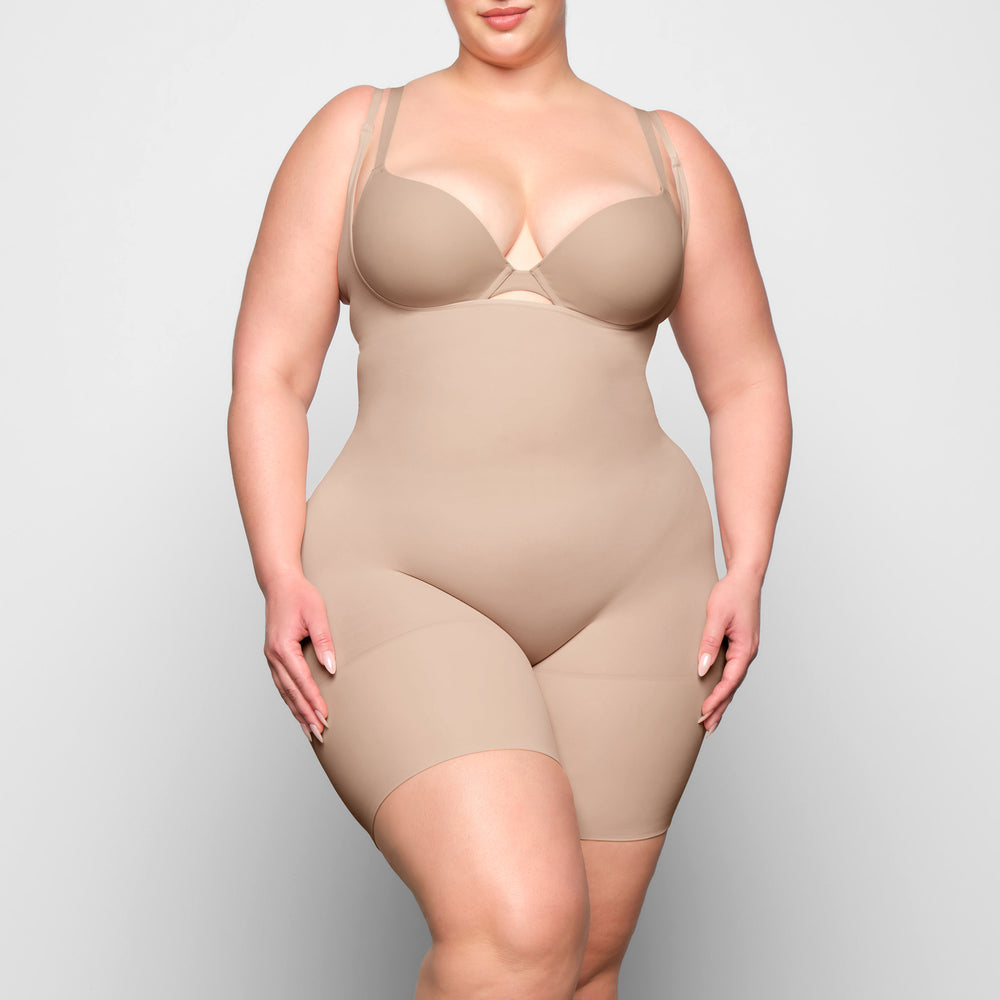 Skims BUTT ENHANCING Open Bust Bodysuit Beige | IJQ-704159