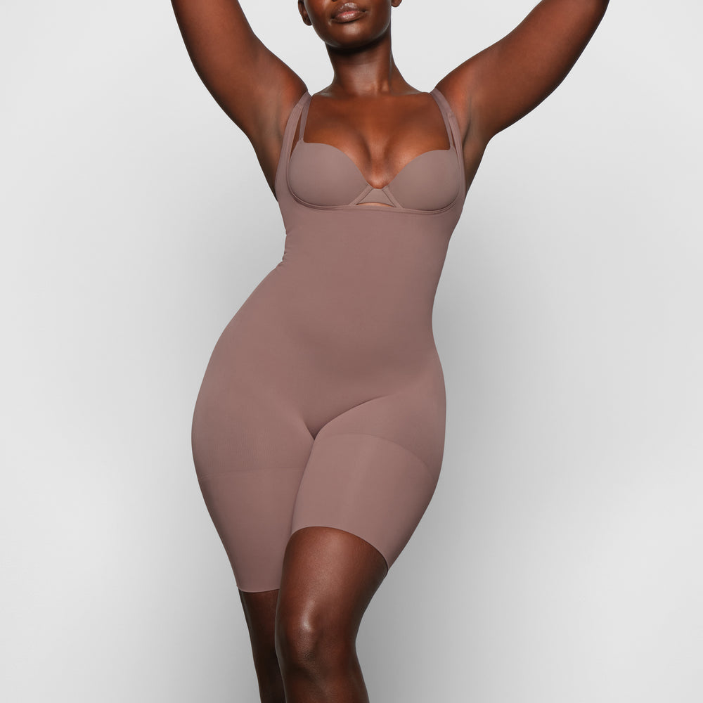 Skims BUTT ENHANCING Open Bust Bodysuit Bruin | VZP-651382