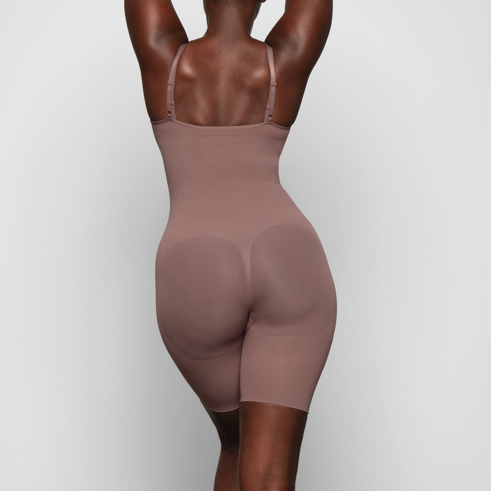 Skims BUTT ENHANCING Open Bust Bodysuit Bruin | VZP-651382