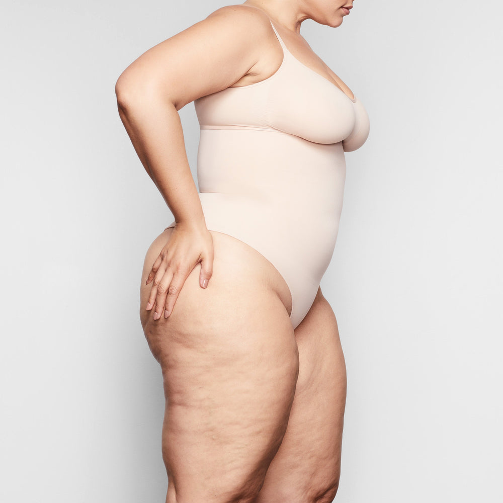 Skims CORE CONTROL Thong Beige | HGY-691835
