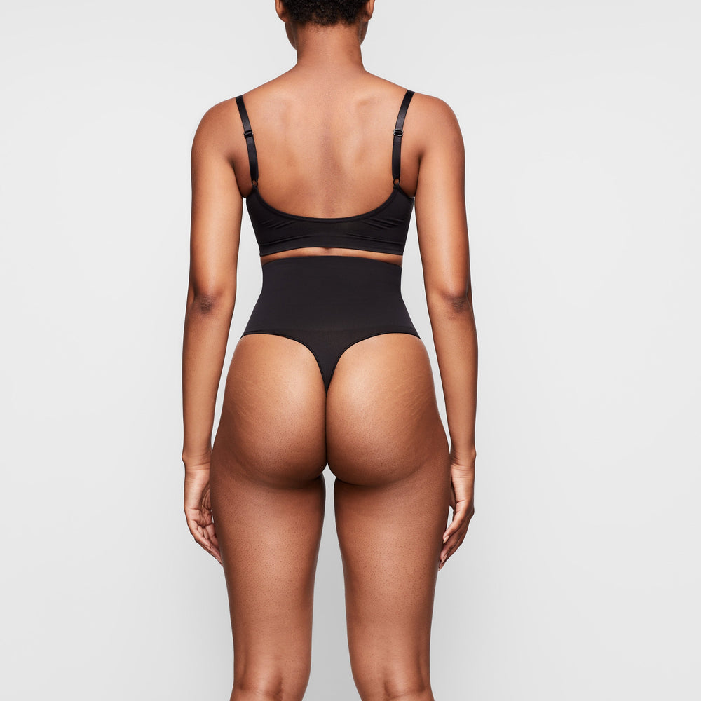 Skims CORE CONTROL Thong Zwart | TYQ-817326