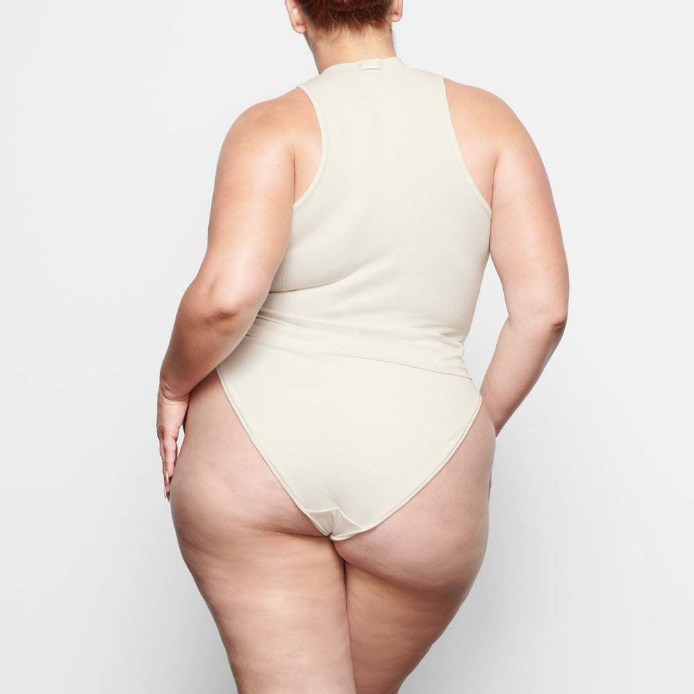 Skims COTTON RIB MID RISE Brief Wit | OYL-670491