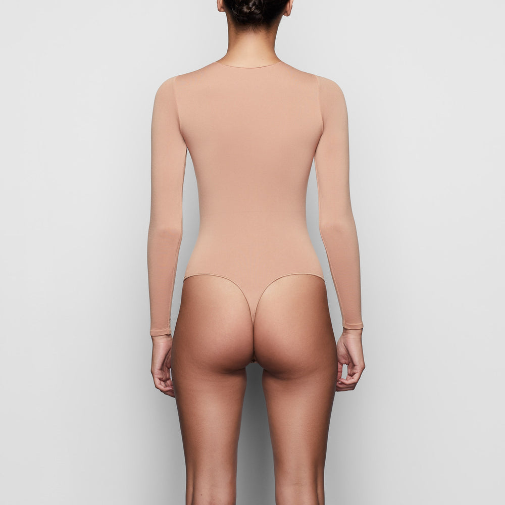 Skims ESSENTIAL CREW NECK Long Sleeve Bodysuit Abrikoos | RXQ-403659