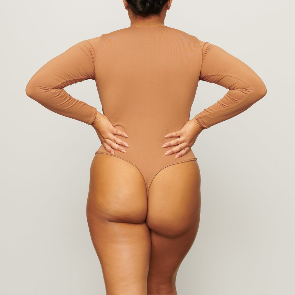 Skims ESSENTIAL CREW NECK Long Sleeve Bodysuit Bruin | YPG-198504