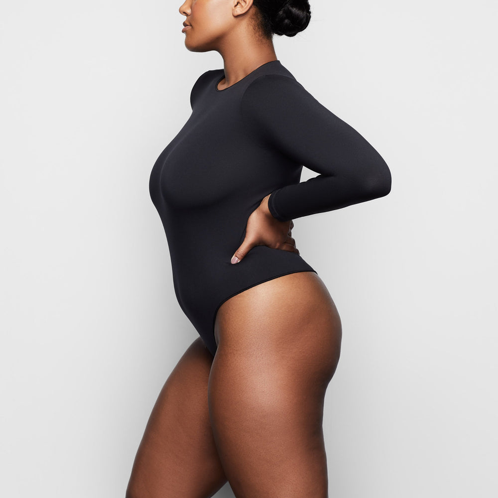 Skims ESSENTIAL CREW NECK Long Sleeve Bodysuit Zwart | YXV-425037