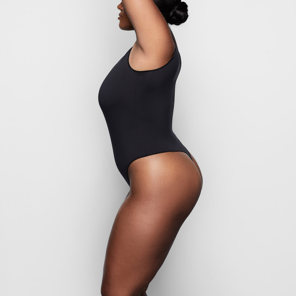 Skims ESSENTIAL CREW NECK Sleeveless Bodysuit Zwart | DRB-728315