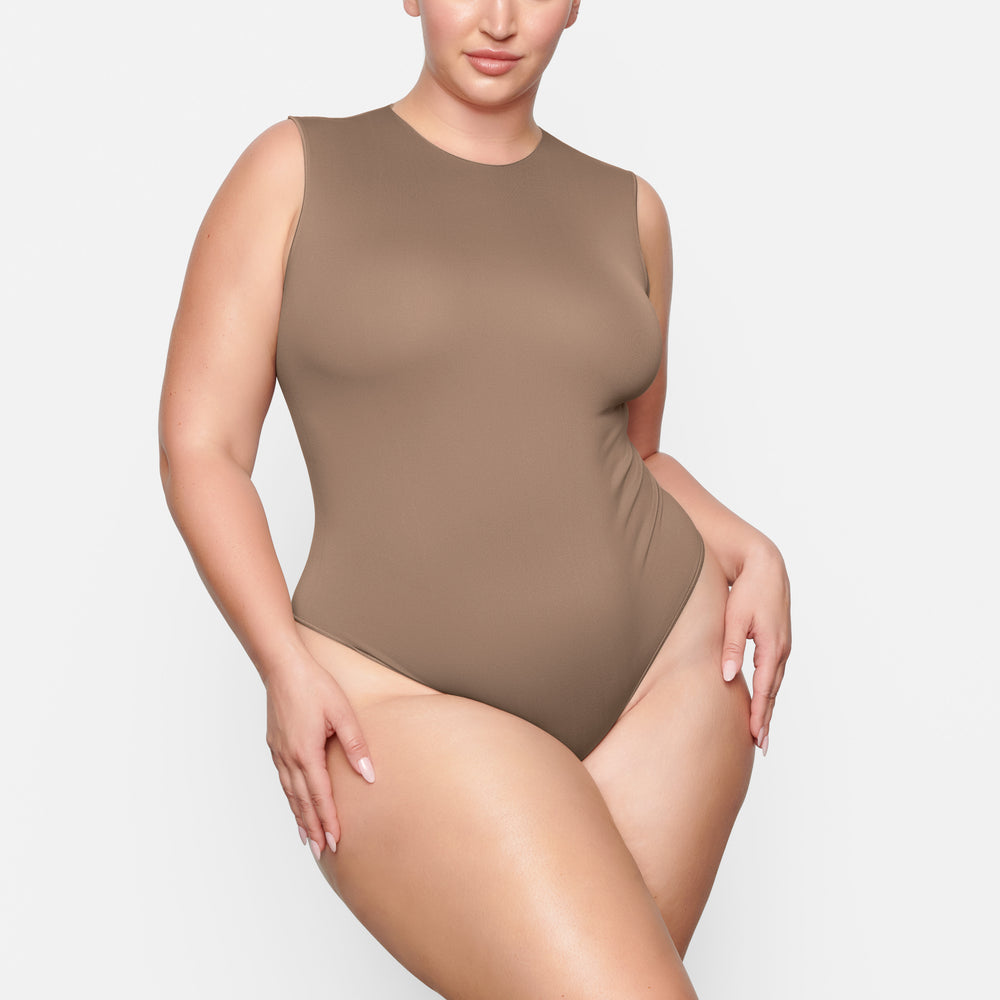 Skims ESSENTIAL CREW NECK Sleeveless Bodysuit Abrikoos | EQV-930621