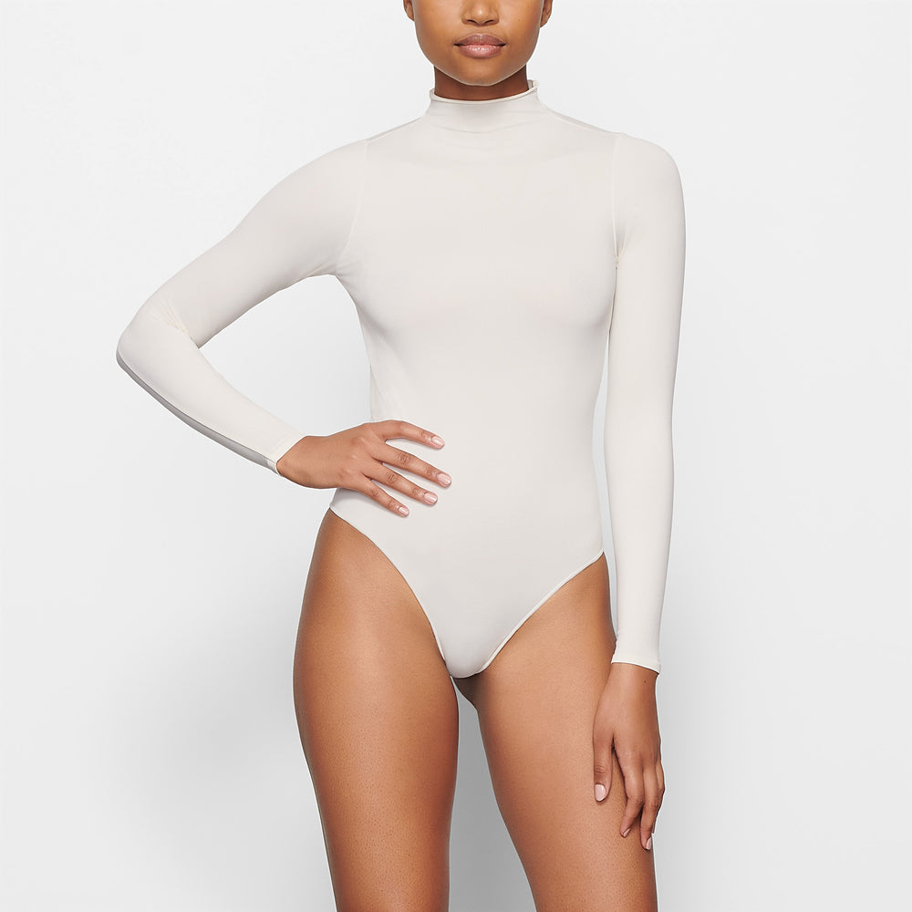 Skims ESSENTIAL MOCK NECK Long Sleeve Bodysuit Wit | OBR-180694