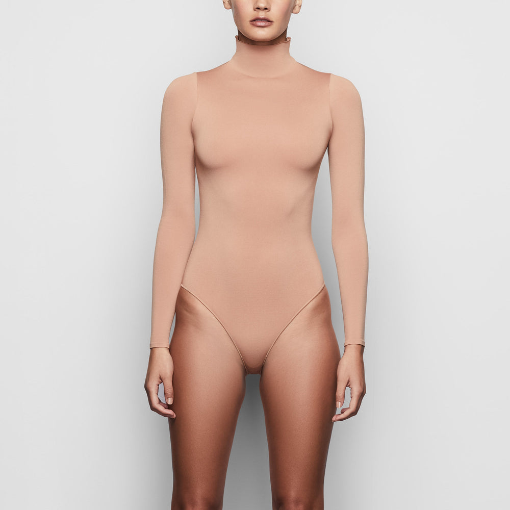 Skims ESSENTIAL MOCK NECK Long Sleeve Bodysuit Abrikoos | QDL-528437
