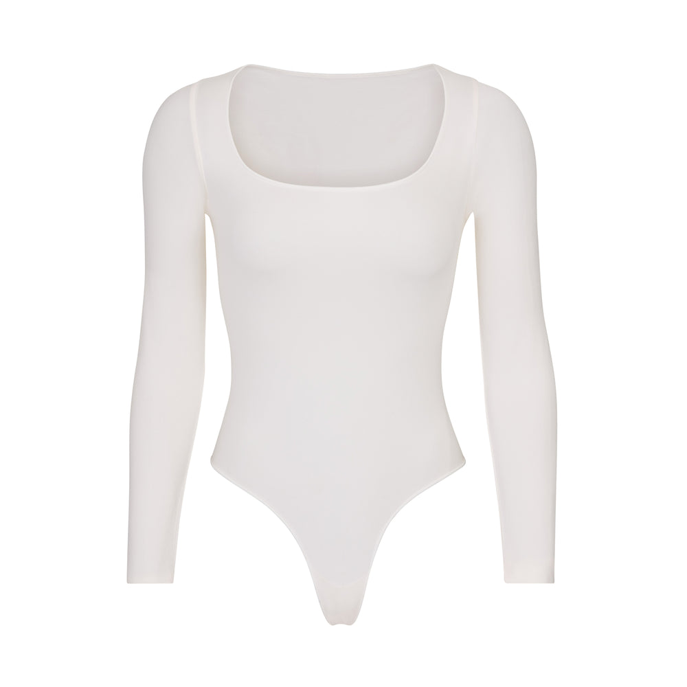 Skims ESSENTIAL SCOOP NECK Long Sleeve Bodysuit Wit | BPN-240139