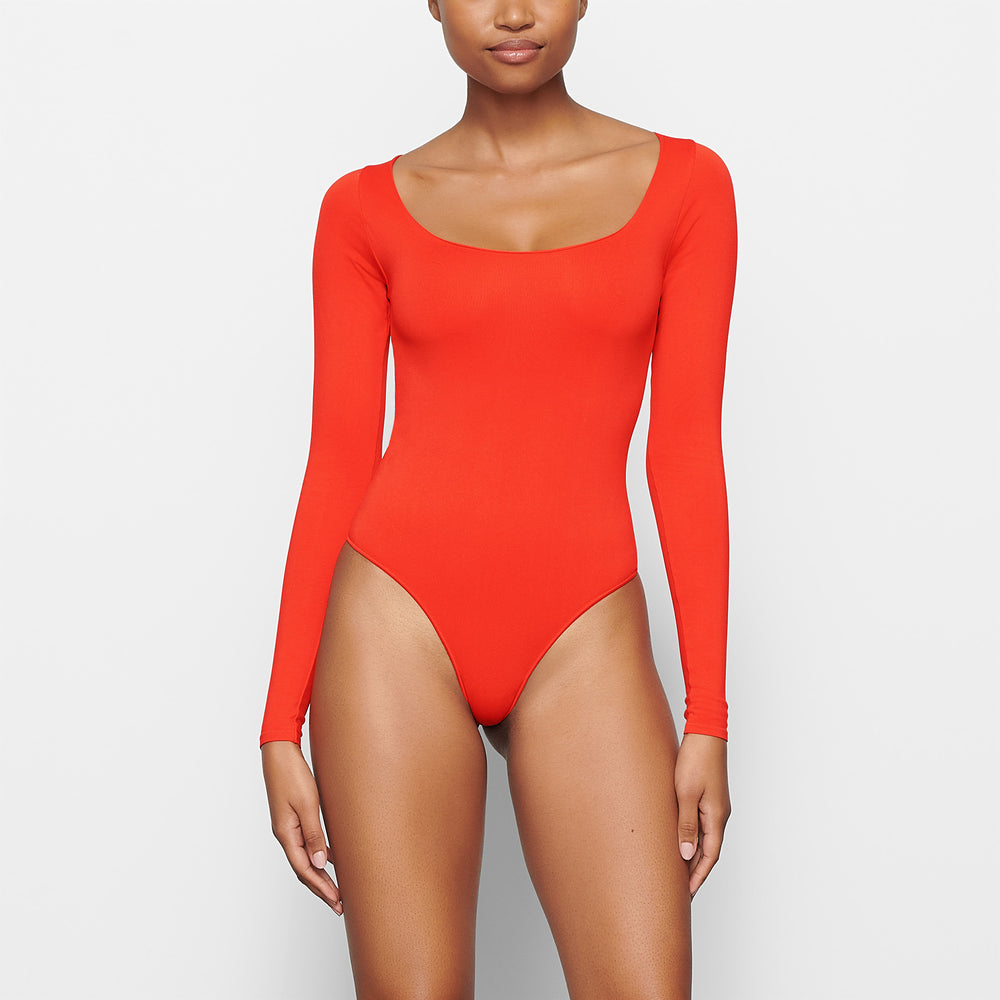 Skims ESSENTIAL SCOOP NECK Long Sleeve Bodysuit Rood | IAR-109284