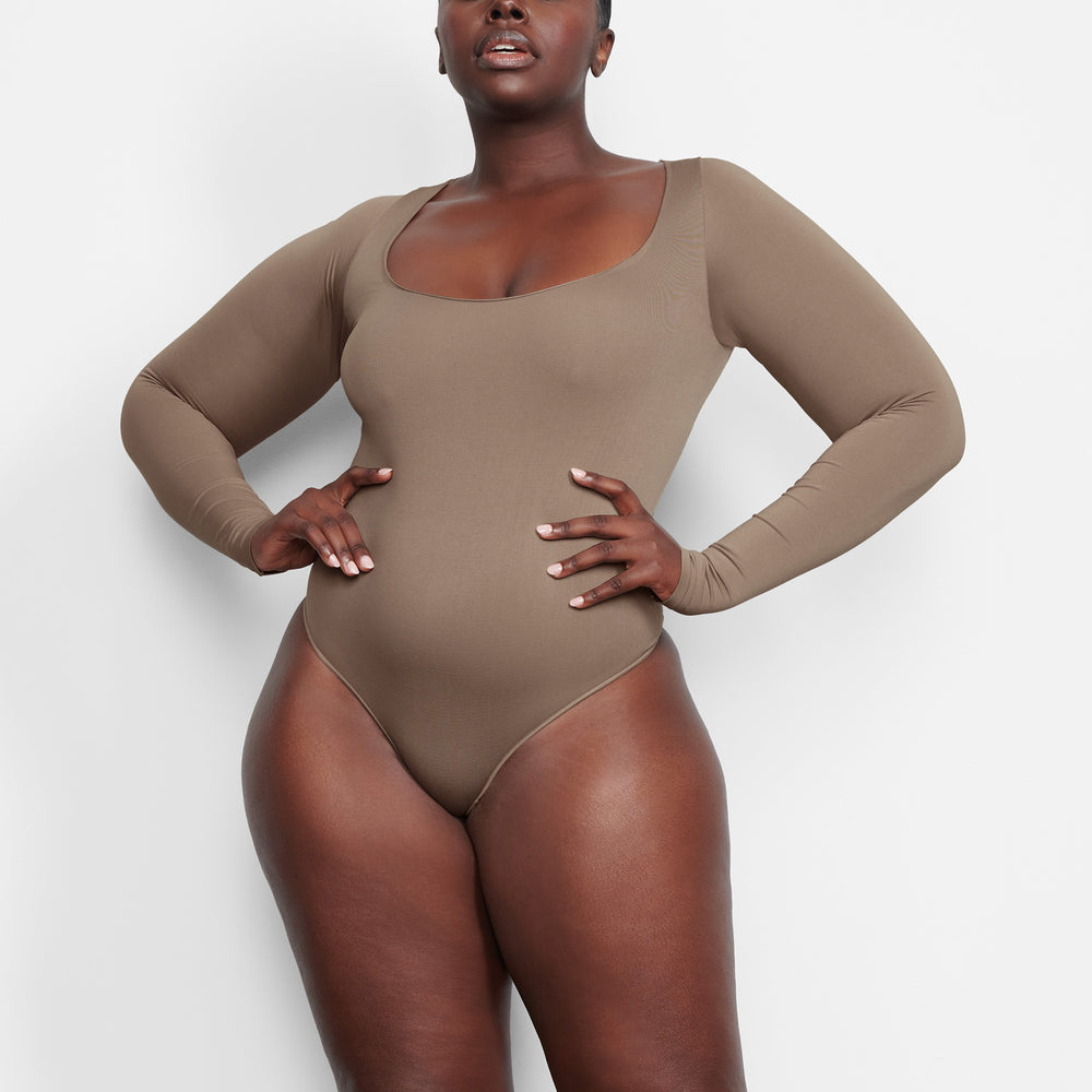 Skims ESSENTIAL SCOOP NECK Long Sleeve Bodysuit Abrikoos | IYK-179035
