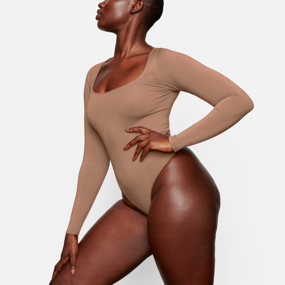 Skims ESSENTIAL SCOOP NECK Long Sleeve Bodysuit Abrikoos | PEW-014962