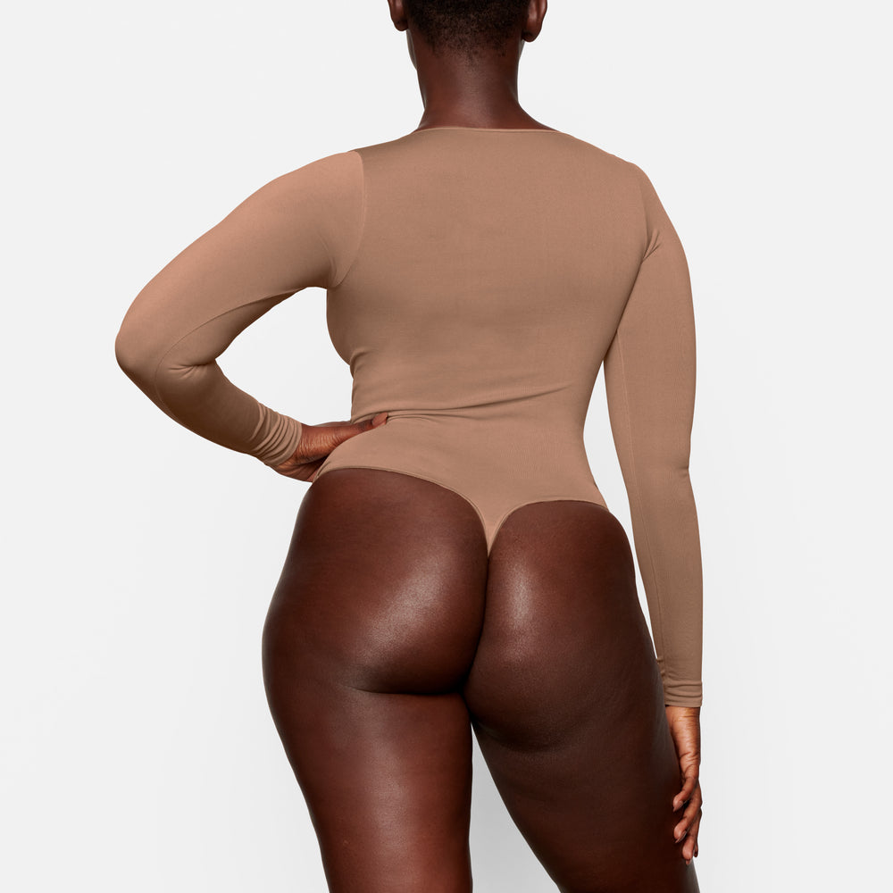 Skims ESSENTIAL SCOOP NECK Long Sleeve Bodysuit Abrikoos | PEW-014962