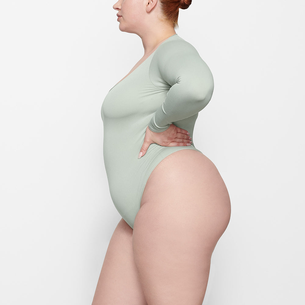 Skims ESSENTIAL SCOOP NECK Long Sleeve Bodysuit Lichtgroen | VRA-916084