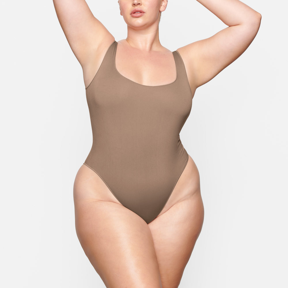 Skims ESSENTIAL Scoop Neck Bodysuit Abrikoos | ILO-329086