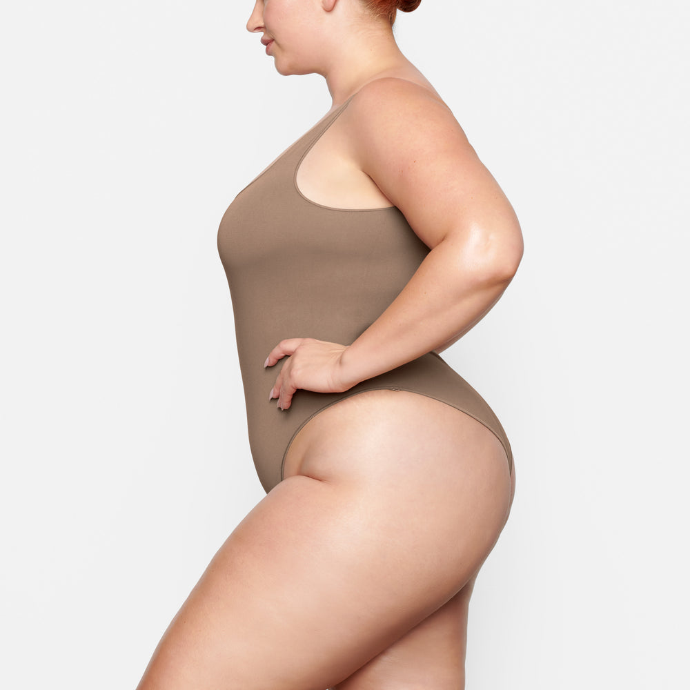 Skims ESSENTIAL Scoop Neck Bodysuit Abrikoos | ILO-329086