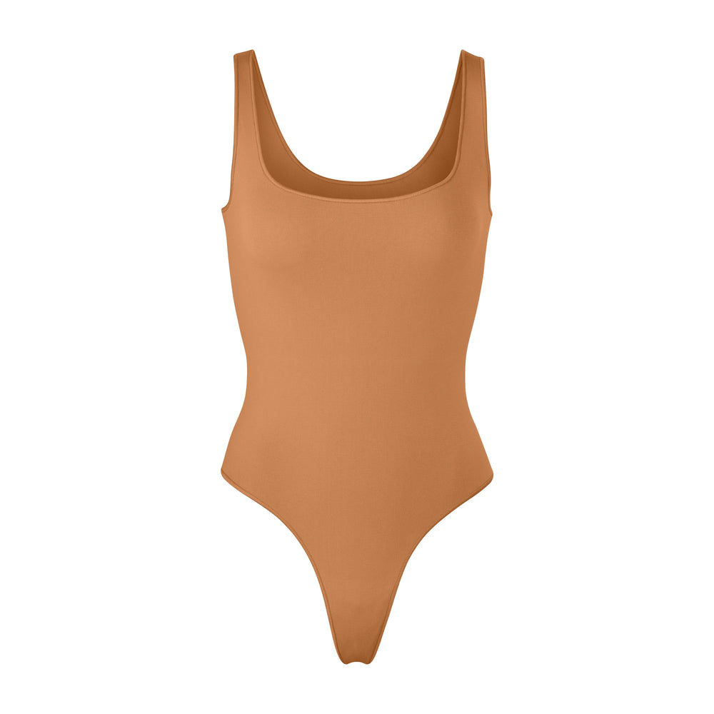 Skims ESSENTIAL Scoop Neck Bodysuit Bruin | GSW-247980