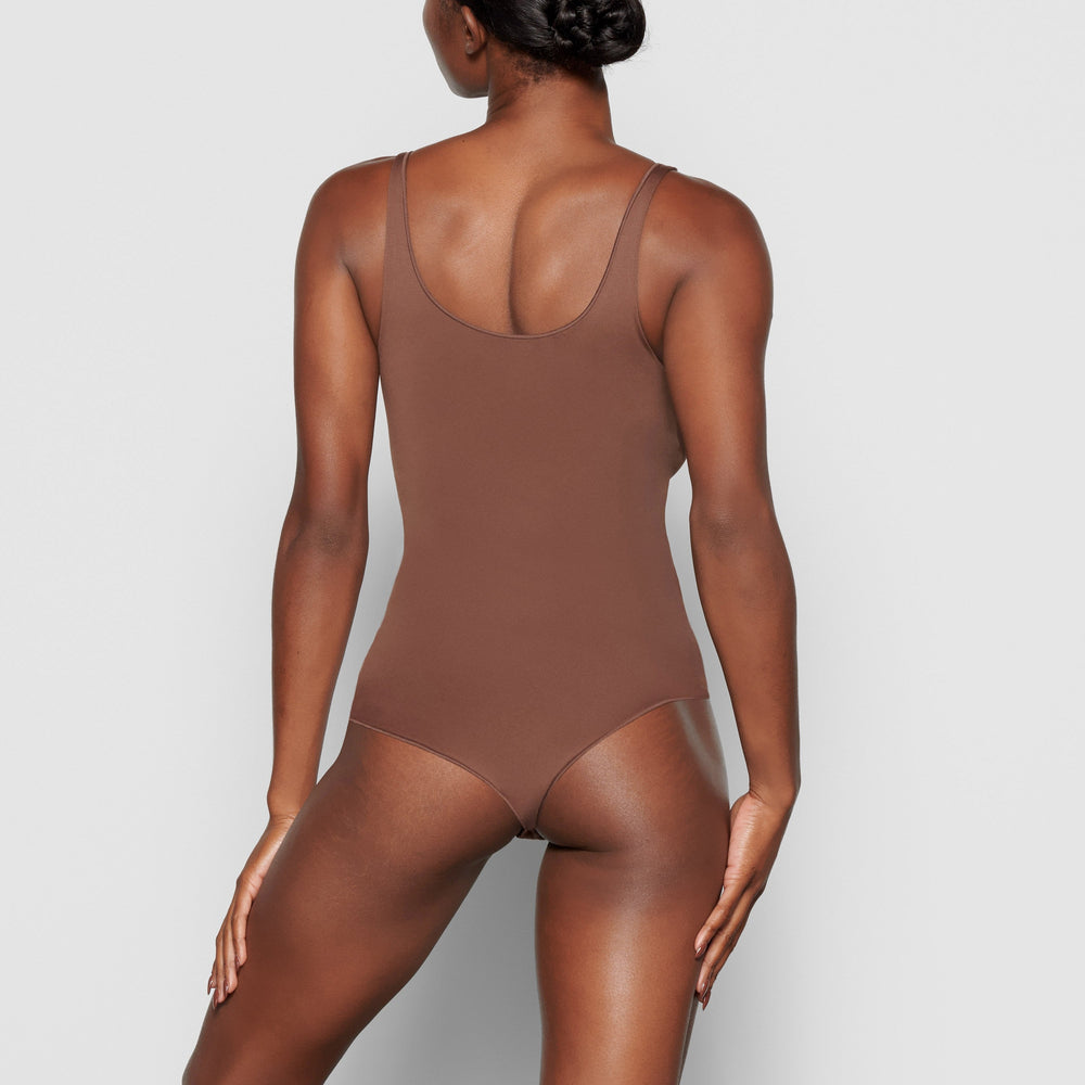 Skims ESSENTIAL Scoop Neck Bodysuit Koffie | QIW-981467