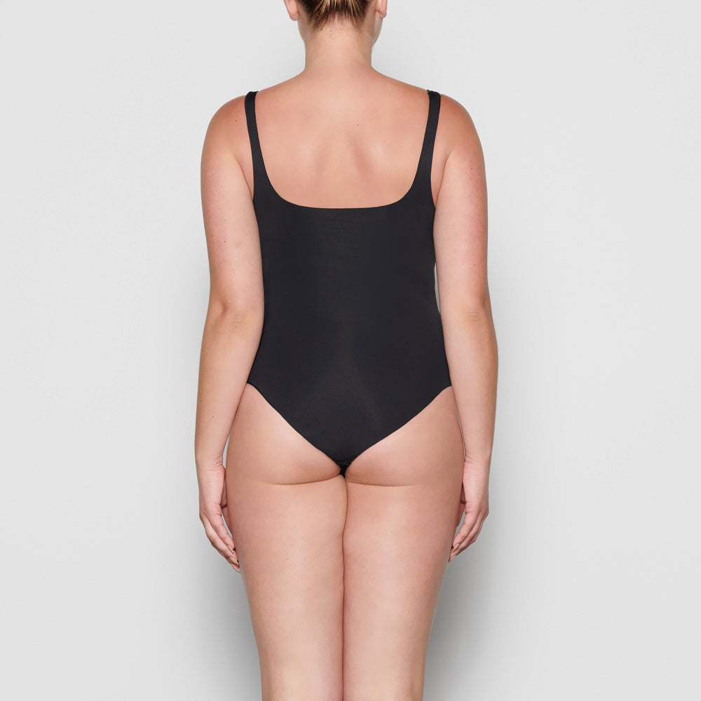 Skims ESSENTIAL Scoop Neck Bodysuit Zwart | INQ-069513