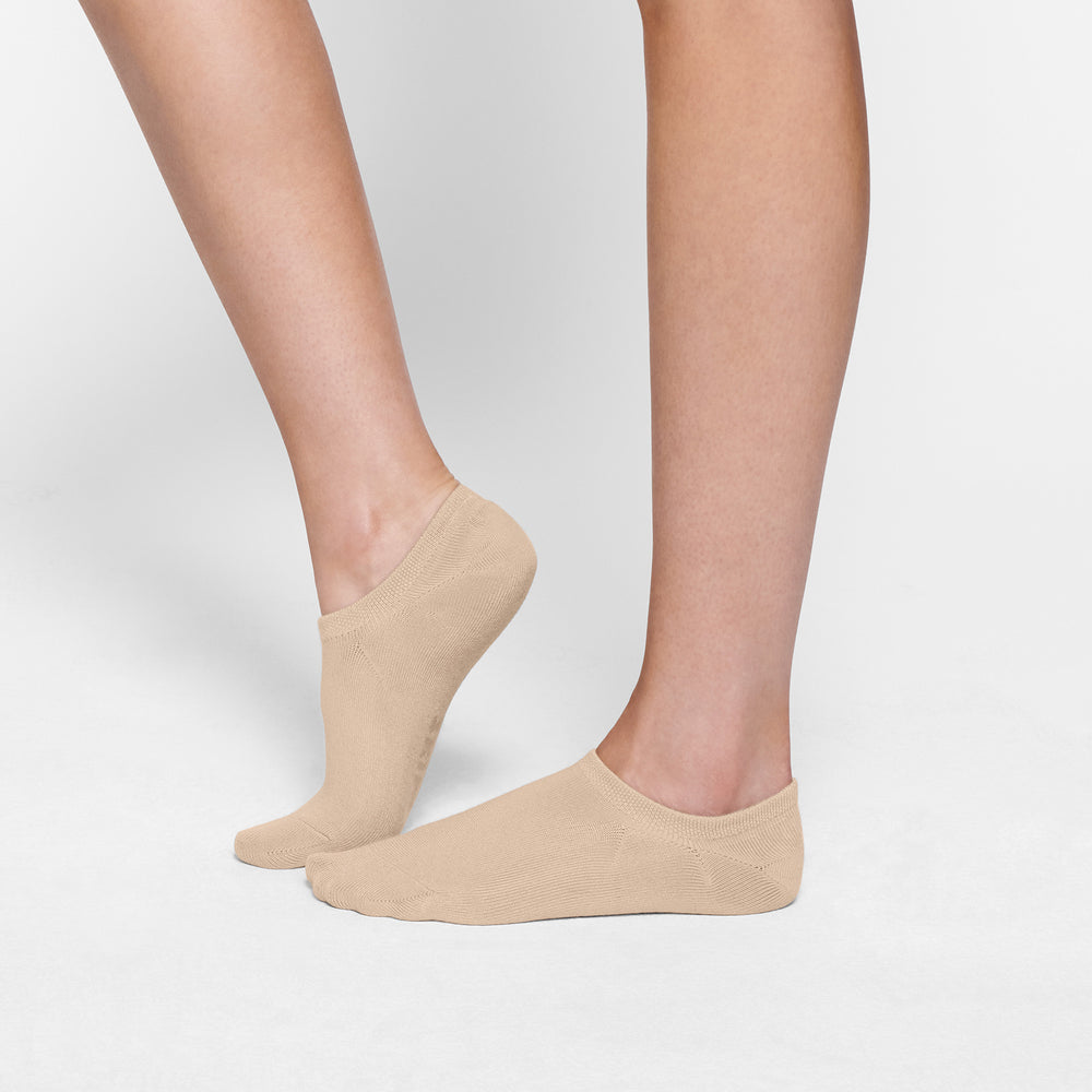 Skims EVERYDAY LOW RIB ANKLE Sokken Bruin | RPY-321546