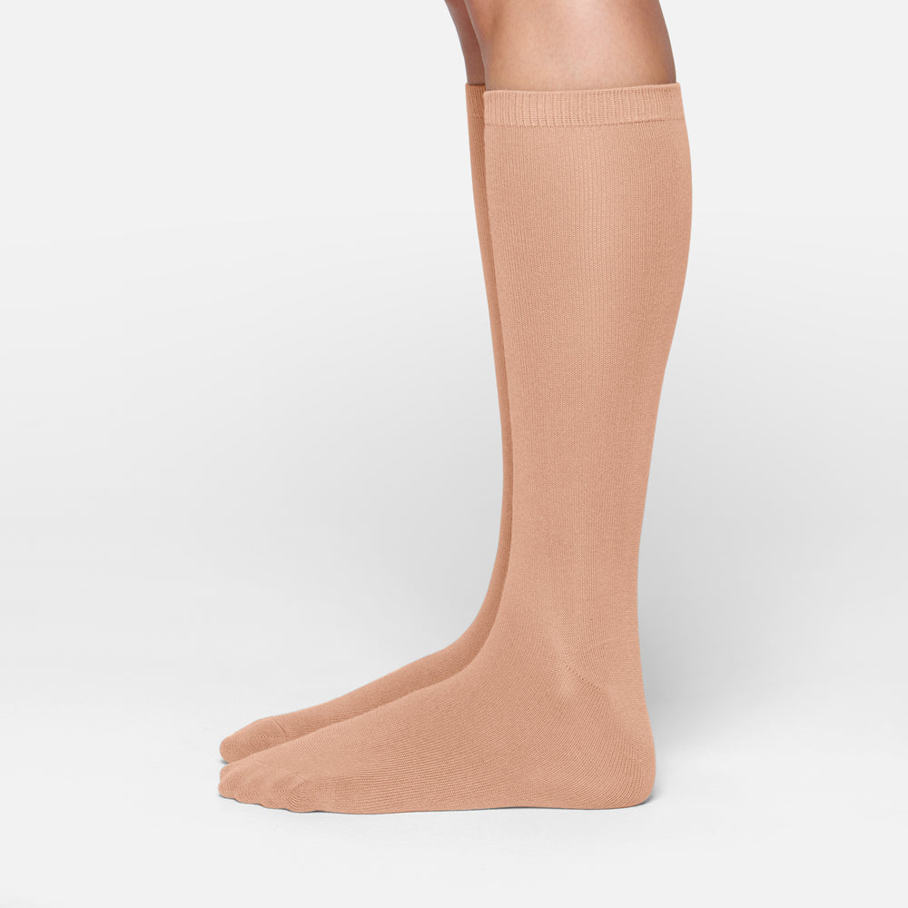 Skims EVERYDAY MID CALF Sokken Beige | DFG-021947