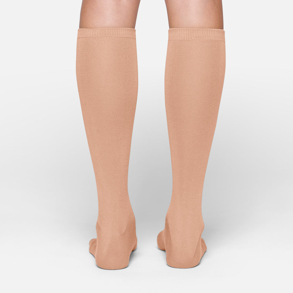 Skims EVERYDAY MID CALF Sokken Beige | DFG-021947