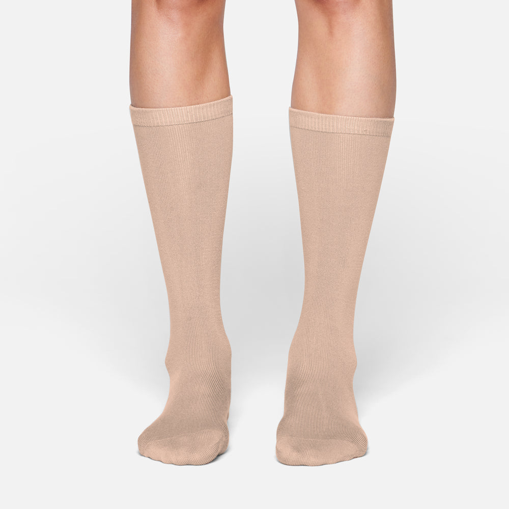 Skims EVERYDAY MID CALF Sokken Beige | REZ-491356
