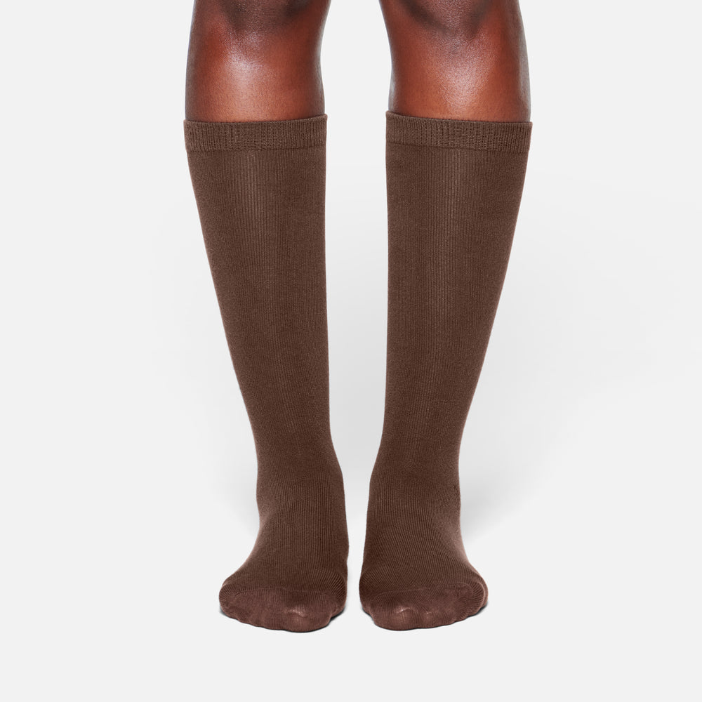 Skims EVERYDAY MID CALF Sokken Chocola | GKE-592364