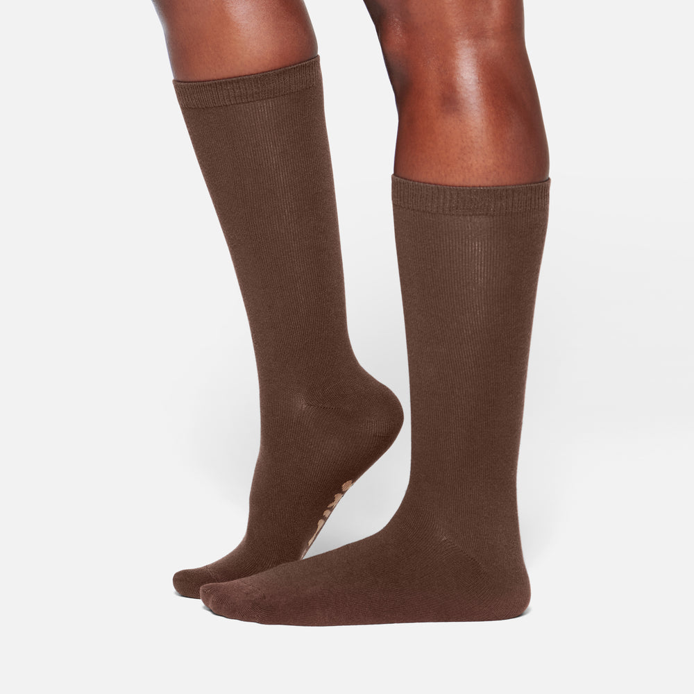 Skims EVERYDAY MID CALF Sokken Chocola | GKE-592364