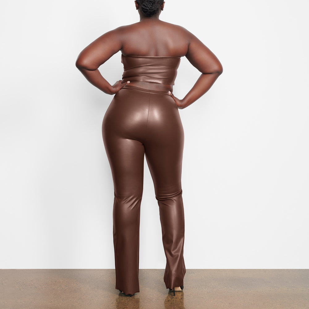 Skims FAUX LEATHER BOOT CUT Broek Chocola | FKE-794261