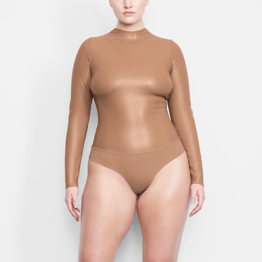 Skims FAUX LEATHER Mock Neck Bodysuit Abrikoos | BFJ-375214