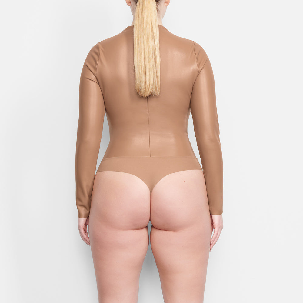 Skims FAUX LEATHER Mock Neck Bodysuit Abrikoos | BFJ-375214