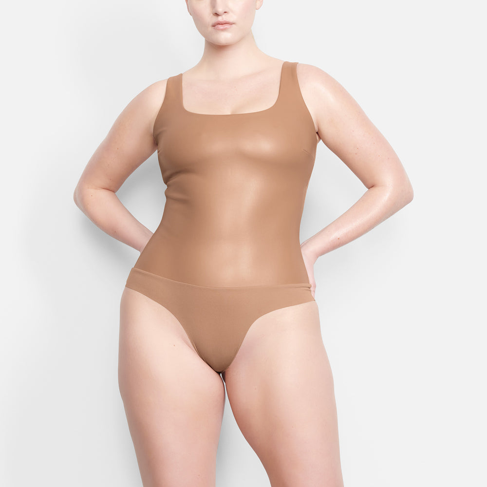 Skims FAUX LEATHER Scoop Neck Bodysuit Abrikoos | DMT-385961