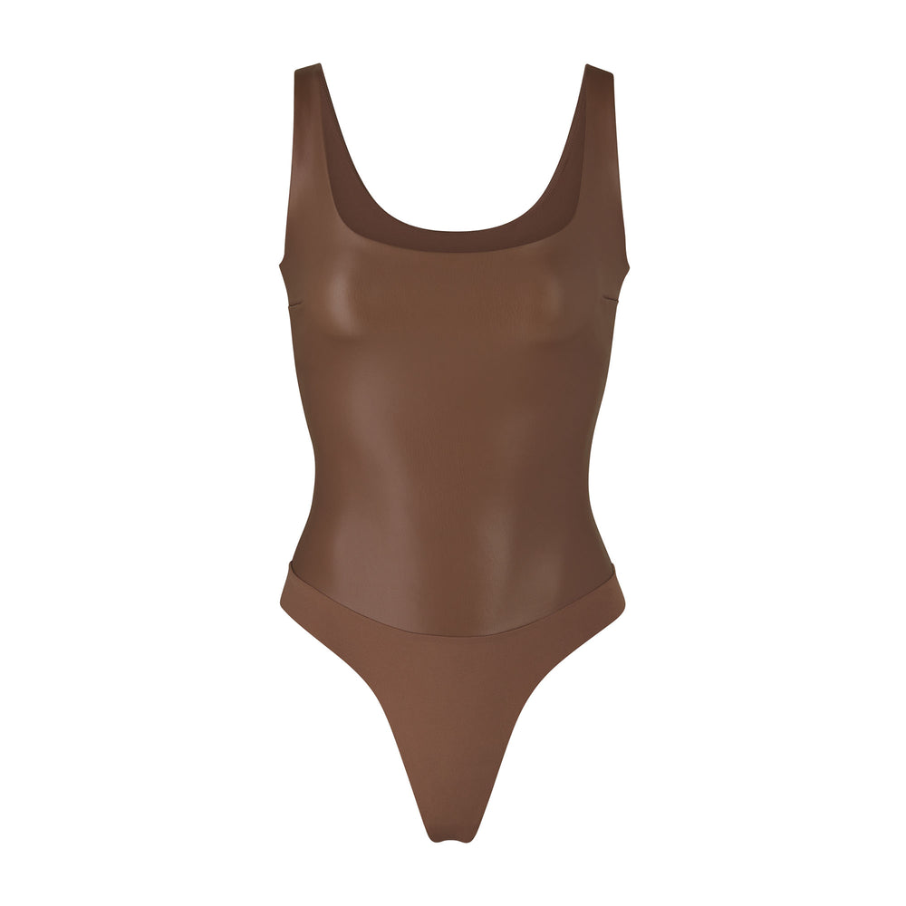 Skims FAUX LEATHER Scoop Neck Bodysuit Bruin | MBU-480256