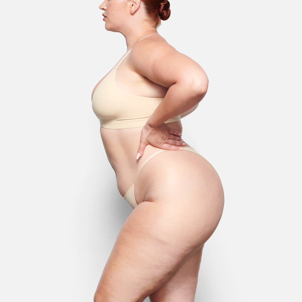 Skims FITS EVERYBODY CHEEKY STRING Bikini Bruin | GHQ-290514