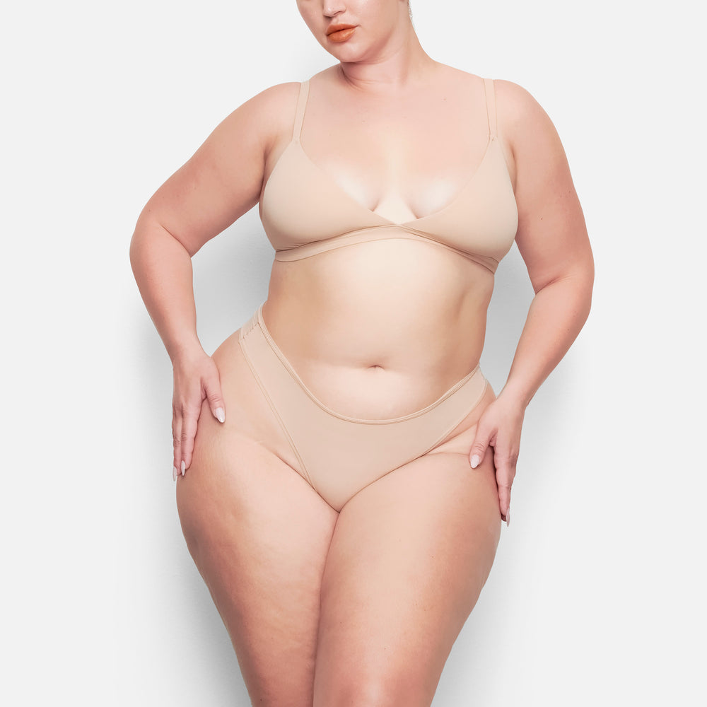 Skims FITS EVERYBODY DIPPED FRONT Thong Beige | FDN-079386