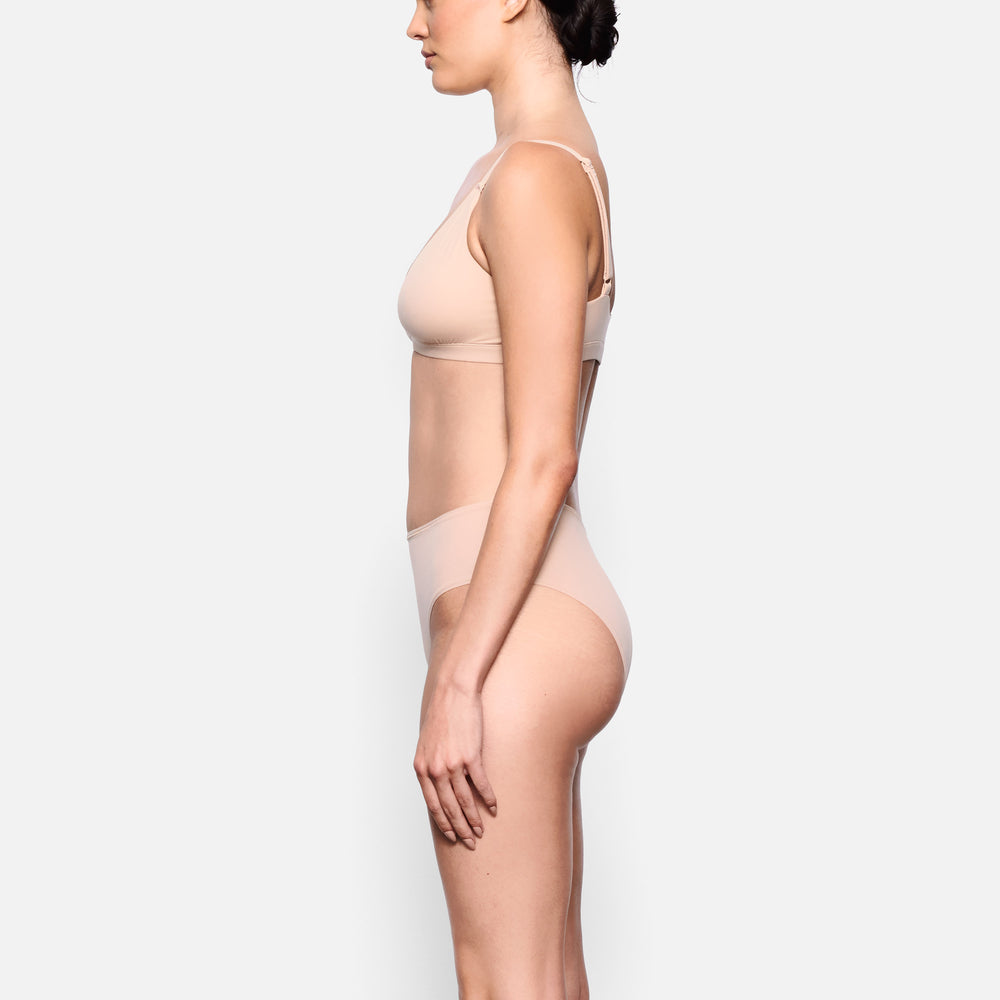 Skims FITS EVERYBODY MID RISE Brief Beige | AVX-238197
