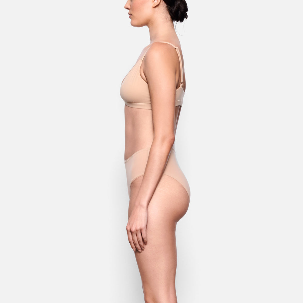 Skims FITS EVERYBODY MID RISE Brief Beige | KUJ-513967