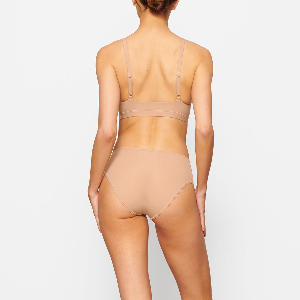 Skims FITS EVERYBODY MID RISE Brief Beige | YVJ-428793