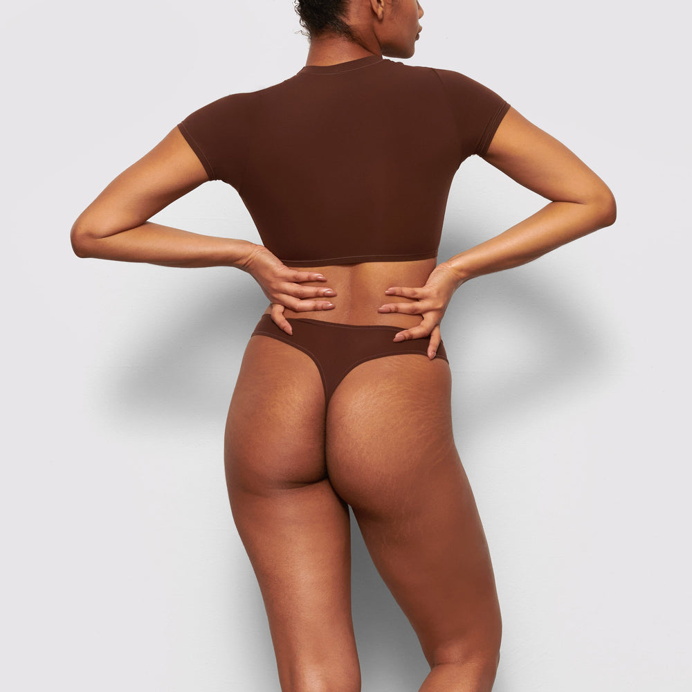 Skims FITS EVERYBODY SUPER CROPPED T-shirt Chocola | MTA-082719